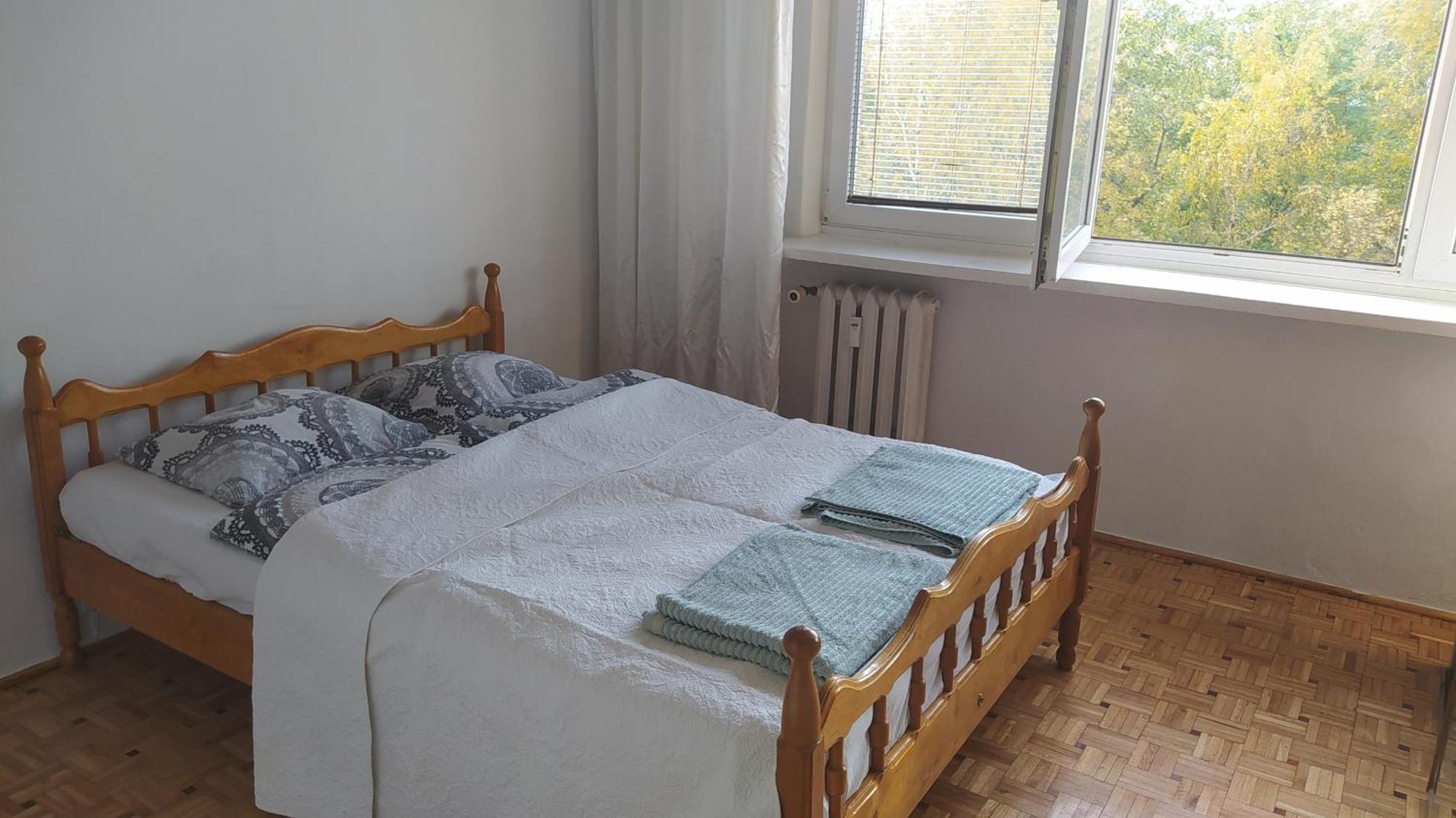 Uroczy Apartament Z Bezplatnych Parkingiem Varsóvia Exterior foto